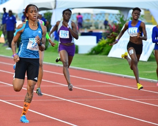 SPRINT DOUBLE - Ahye golden in women&rsquo;s 200