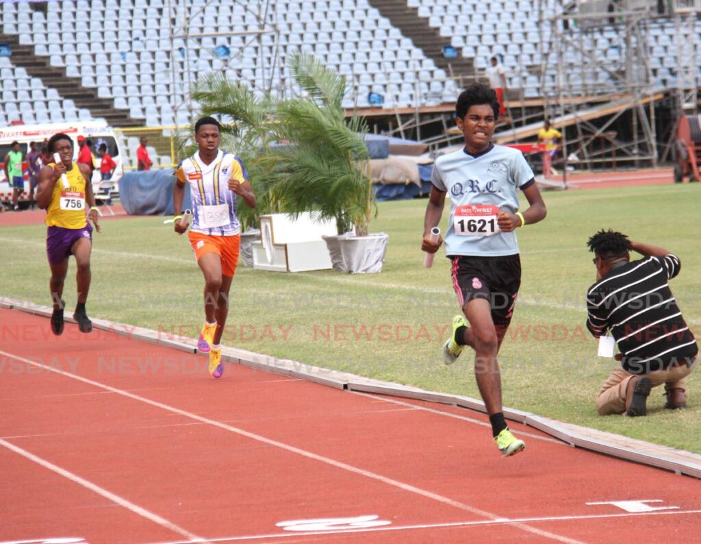05_thumbs_up_schools_relay_festival.jpg