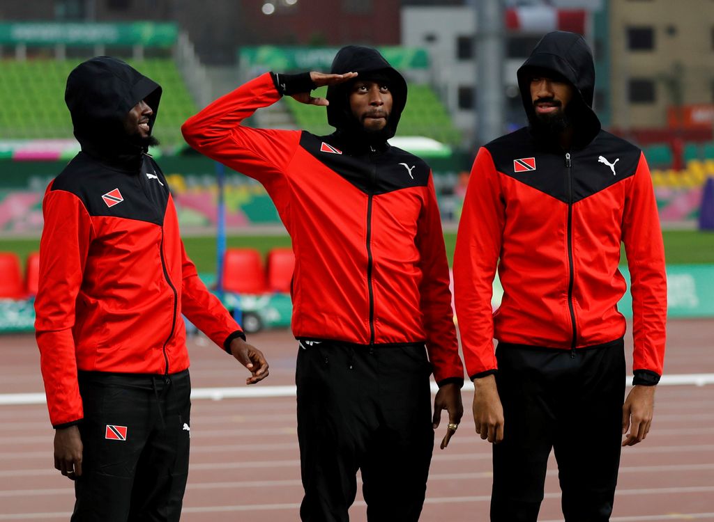 11_campbell_walcott_silver_relay_men_bronze.jpg