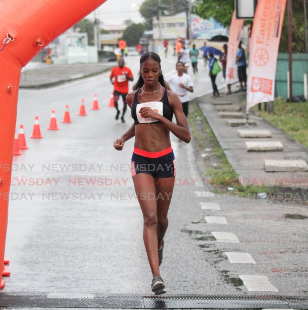 12_1000_runners_eastern_credit_union_road_race.jpg