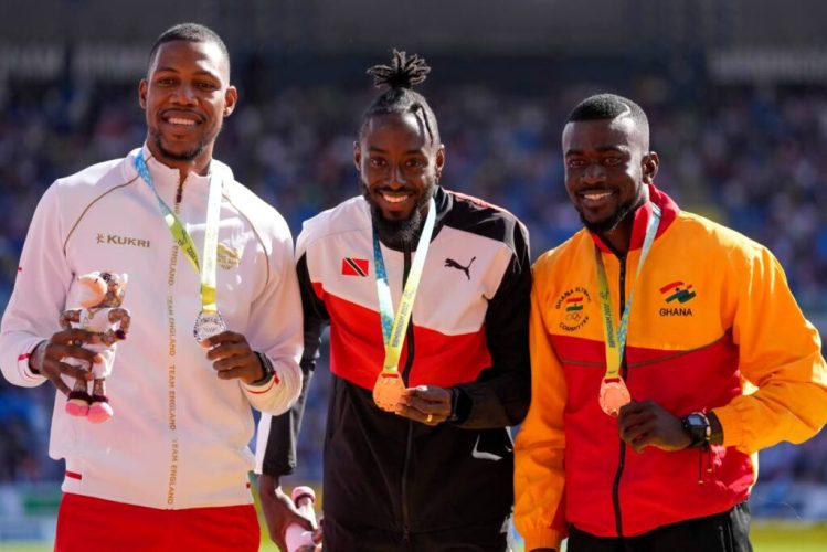 07_tt_mens_4x100m_relay_silver_jereem_gets_pan_wish.jpg