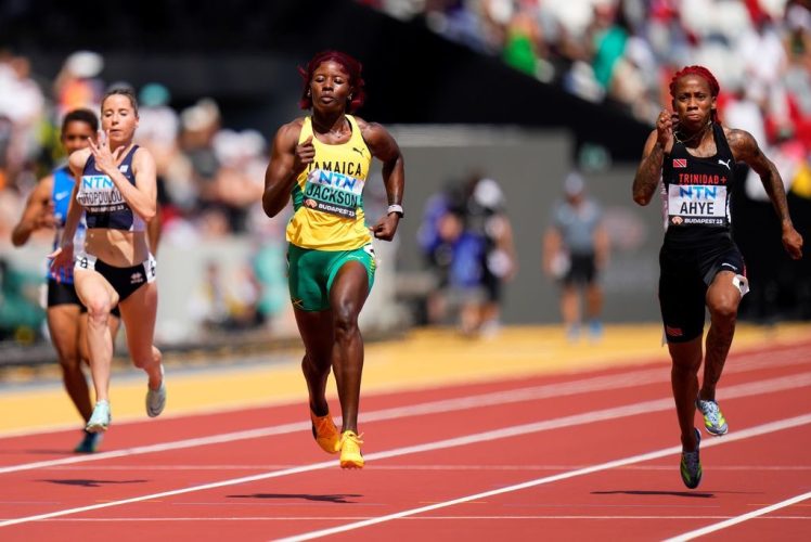 26_tt_women_miss_out_4x100m_relay_final.jpg
